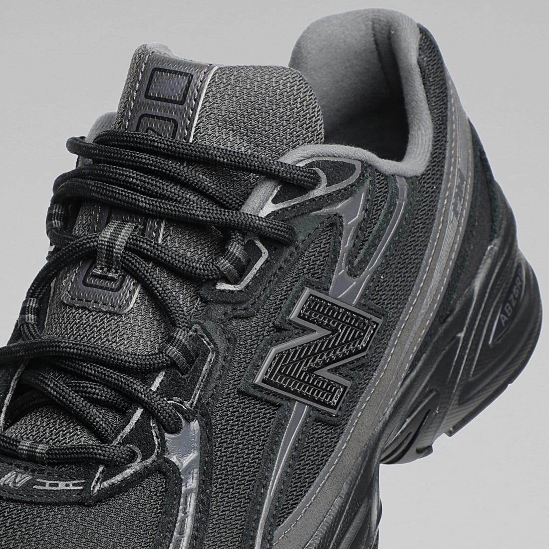 New Balance 2002R Sneakers