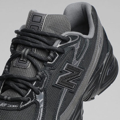 New Balance 2002R Sneakers