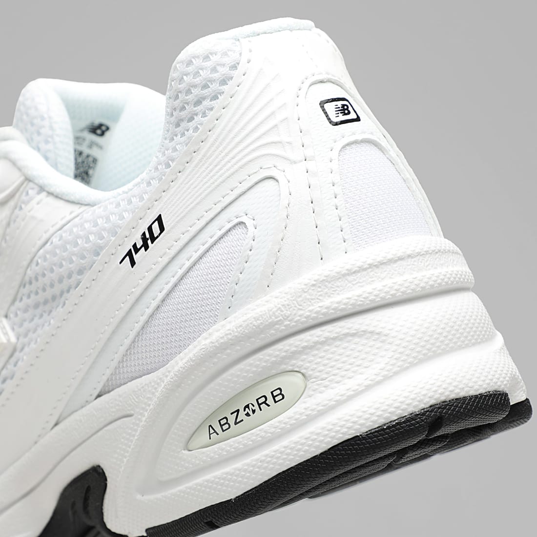 New Balance 2002R Sneakers